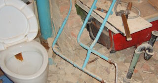 Профессиональный демонтаж перегородки ванной и туалета в Саранске - от 581 рублей